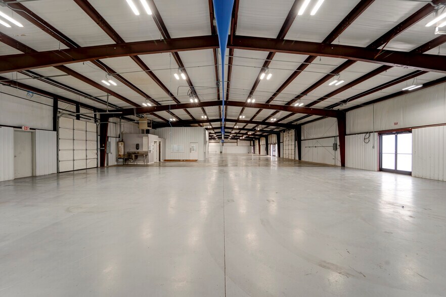 More Photos Of 2594 E Heritage Pkwy, Farmington Warehouse For Lease