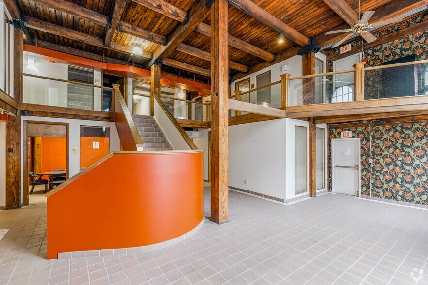 More Photos Of 100 Ross St, Pittsburgh Office For Lease