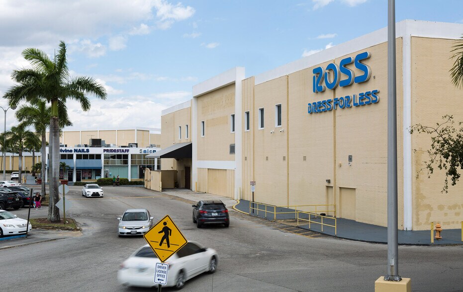 More Photos Of 7795 W Flagler St, Miami Unknown For Lease