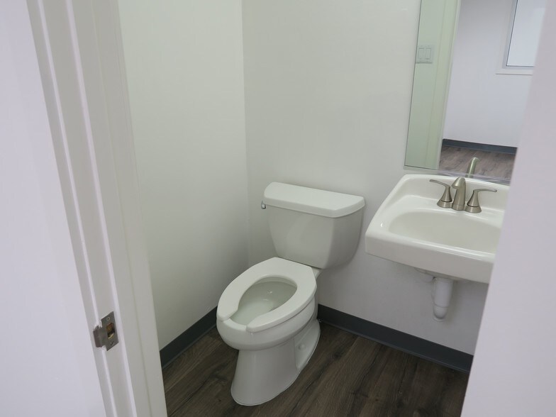 More Photos Of 5930 Star Ln, Houston General Retail For Lease