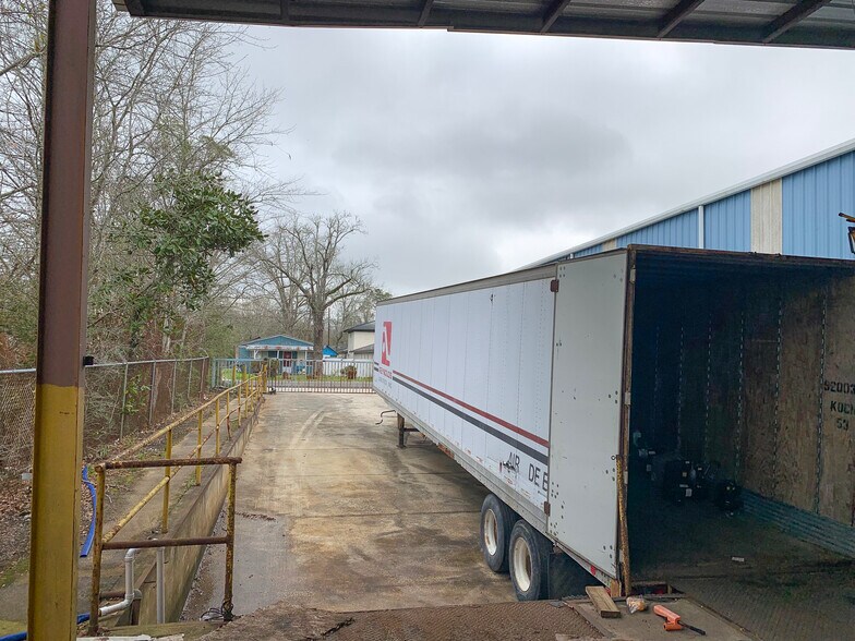 More Photos Of 315 E Ridgely St, Atmore Warehouse For Sale