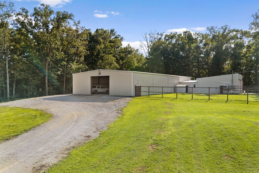 More Photos Of 354 County Road 172, Florence Flex For Sale