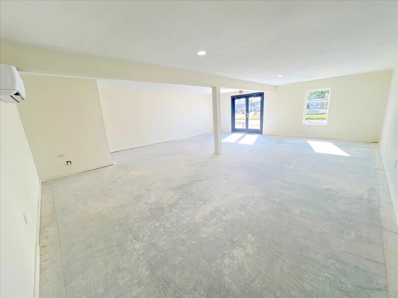 More Photos Of 7704 Irvington Blvd, Houston General Retail For Lease