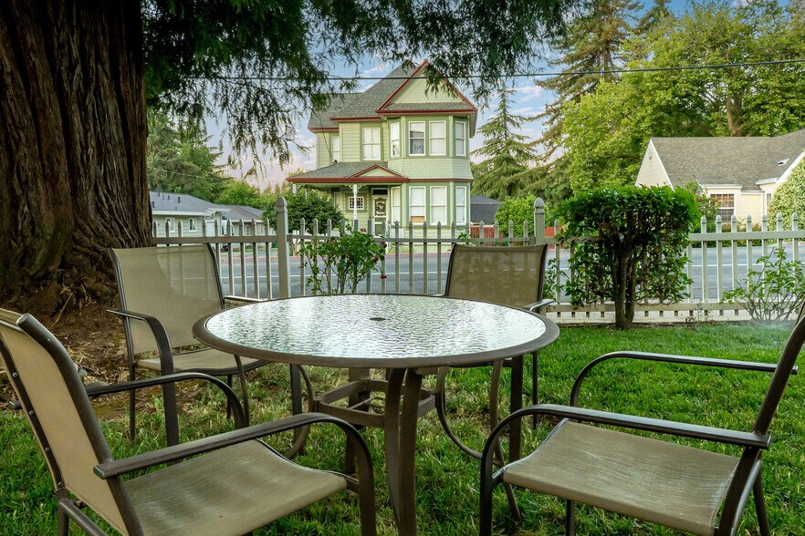 More Photos Of 816 W Main St, Grass Valley Hotel For Sale