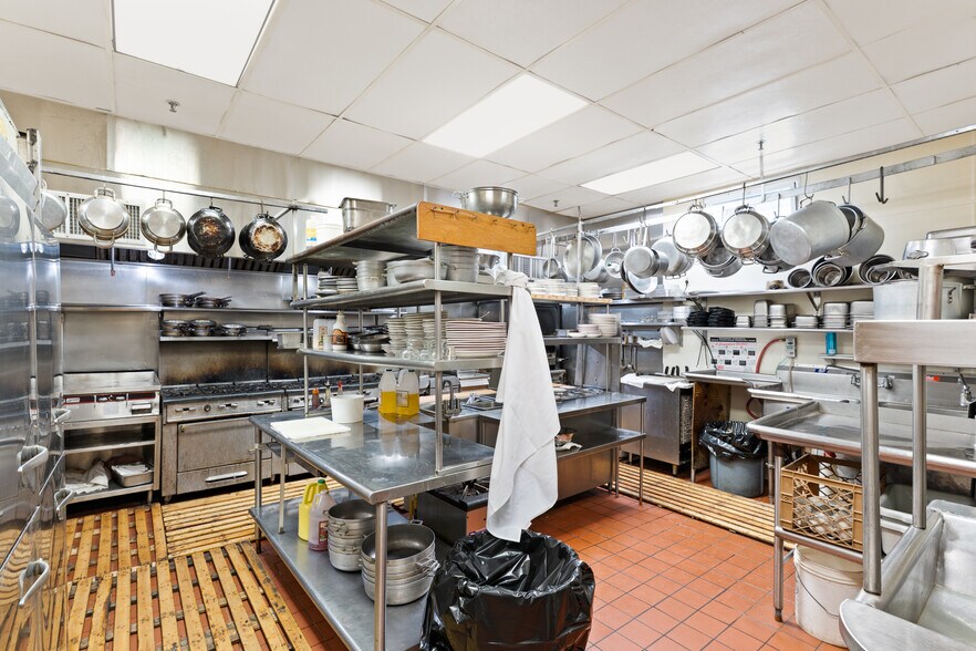 More Photos Of 614-616 Broadway, Bayonne Restaurant For Sale