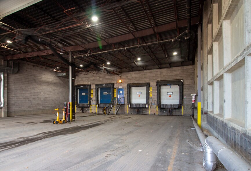 More Photos Of 131 22 St N, Lethbridge Refrigeration Cold Storage For Sale