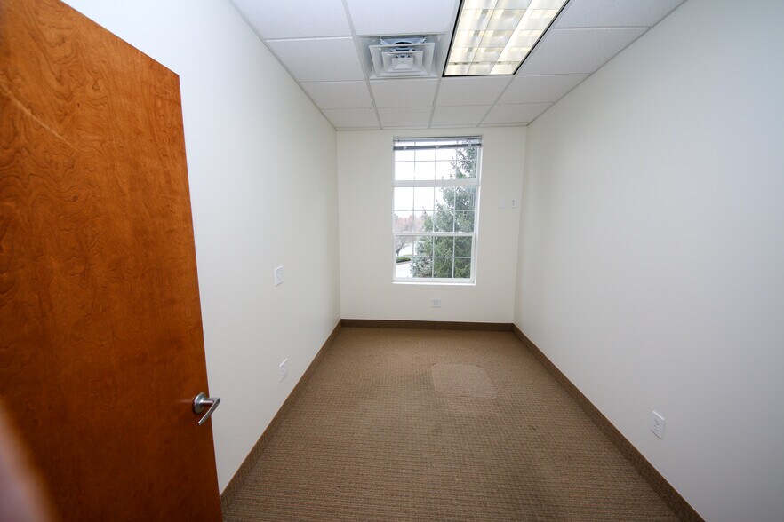 More Photos Of 9700 park plaza Ave, Louisville Medical For Lease