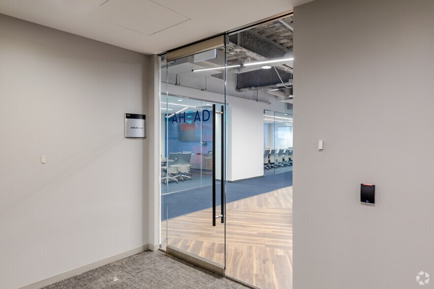 More Photos Of 1415 W 22nd St, Oak Brook Office For Lease