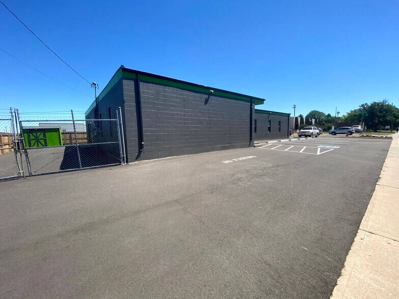 More Photos Of 3803 Niagara St, Denver Freestanding For Lease