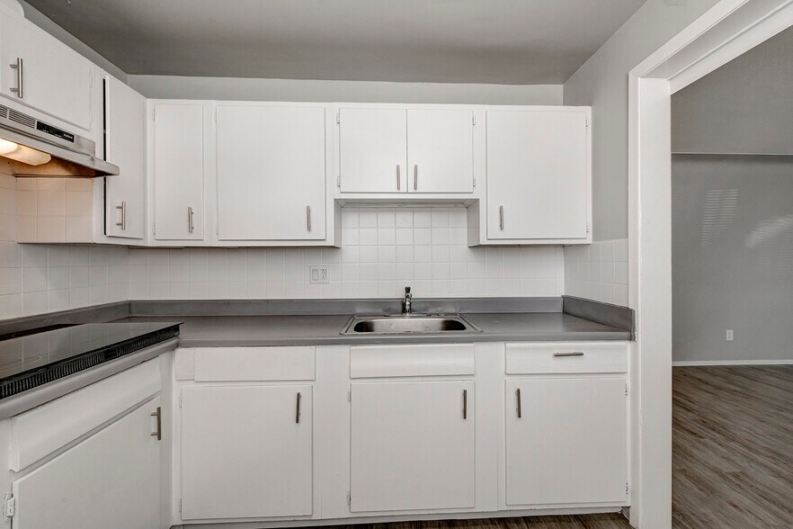 More Photos Of 1645-1645 Joliet St, Aurora Apartments For Sale