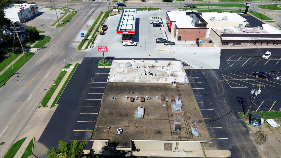 More Photos Of 1328-1336 SW 17th St, Topeka General Retail For Sale