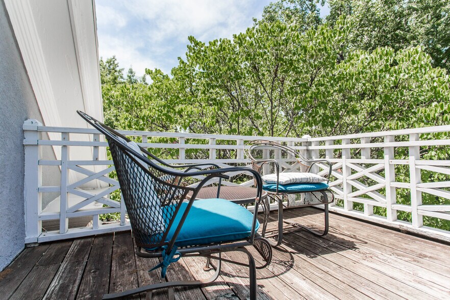 More Photos Of 116 E 46th St, Kansas City Hospitality For Sale