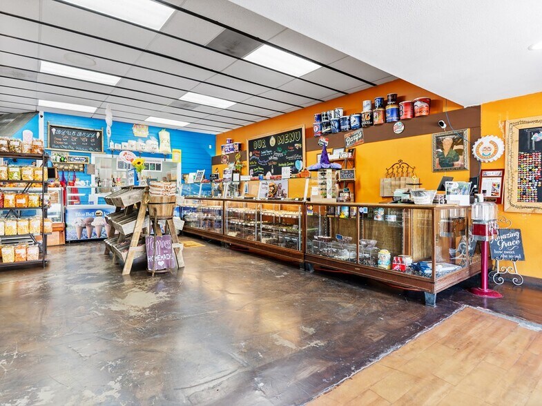 More Photos Of 1728 6th St, Bay City Storefront Retail Residential For Sale