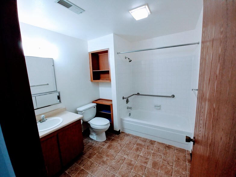 More Photos Of 540 N Madison St, Tekoa Apartments For Sale