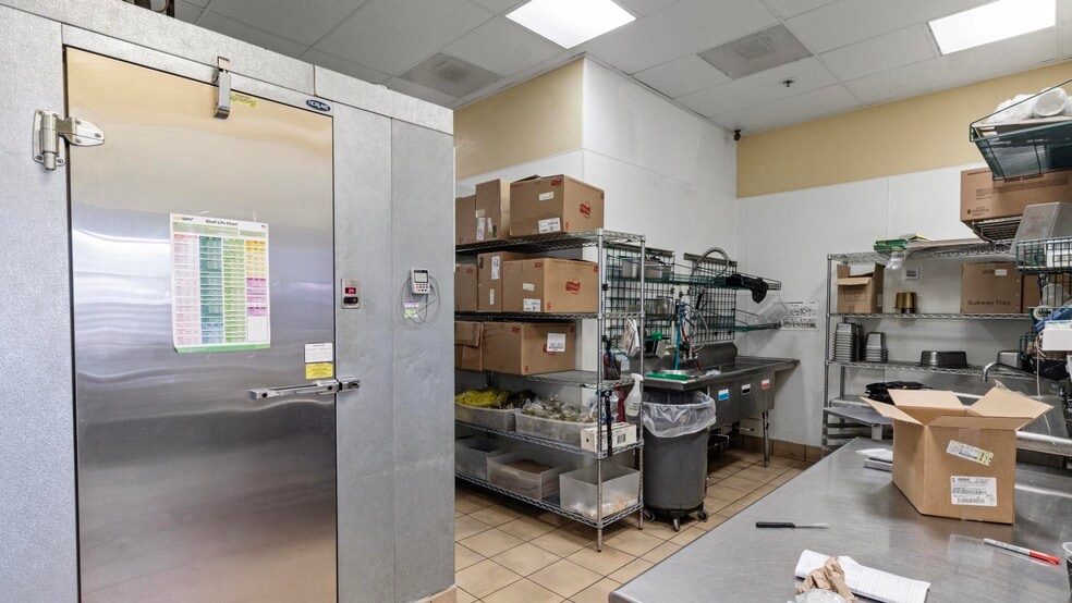More Photos Of 2621 S Chestnut Ave, Fresno Freestanding For Sale