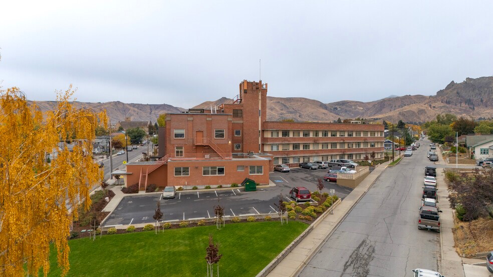 More Photos Of 300 S Okanogan Ave, Wenatchee Office For Sale