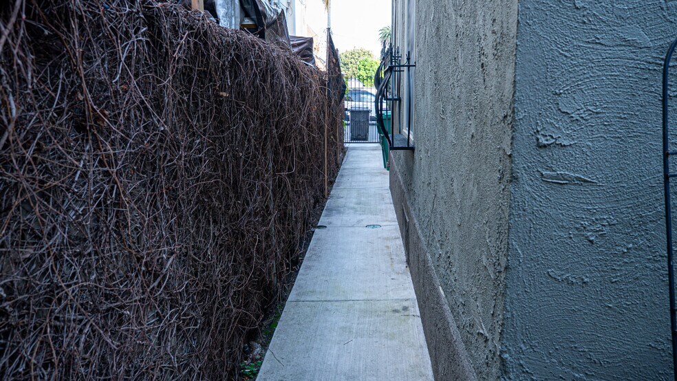 More Photos Of 219 Redondo Ave, Long Beach Apartments For Sale
