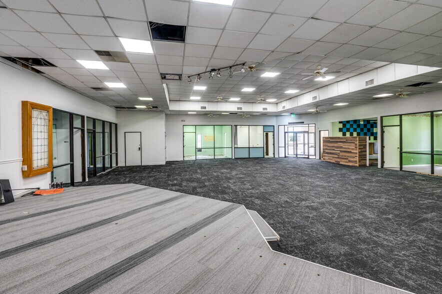 More Photos Of 2345 S State Highway 121, Lewisville Flex For Sale