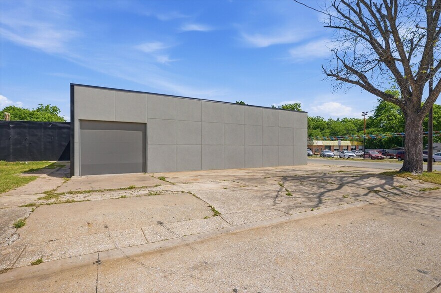 More Photos Of 613 S Armstrong Ave, Denison Warehouse For Sale