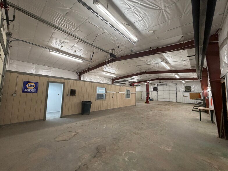 More Photos Of 800 S Smith Rd, Riverton Industrial For Lease