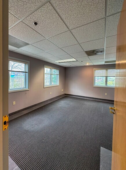 More Photos Of 4 Bellows Rd, Westborough Medical For Lease