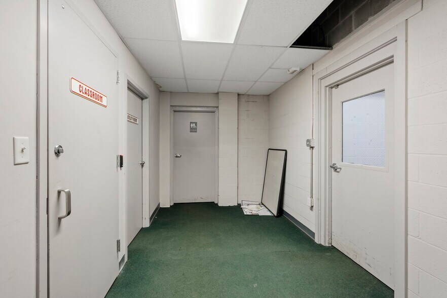 More Photos Of 2012 Cumberland St, Lebanon Freestanding For Sale