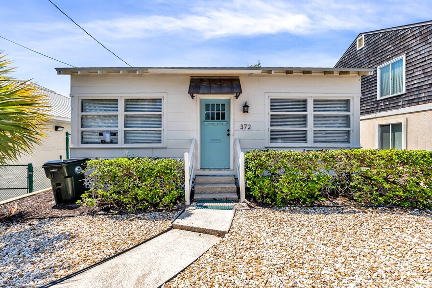 More Photos Of 372 Ahern St, Atlantic Beach Loft Creative Space For Sale