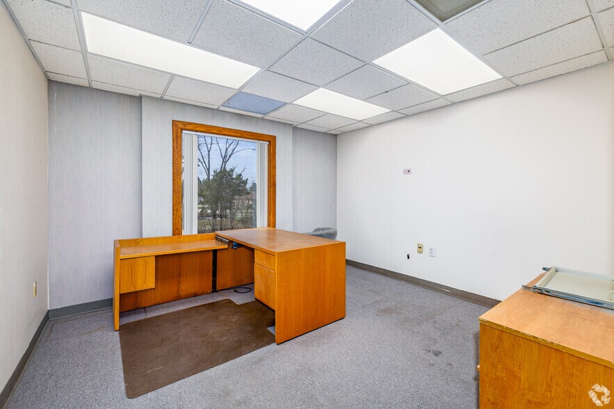 More Photos Of 4999 Northcutt Pl, Dayton Medical For Lease