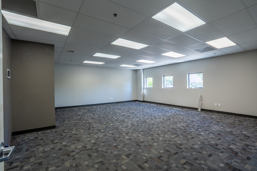 More Photos Of 3403 W 7th Ave, Eugene Manufacturing For Lease