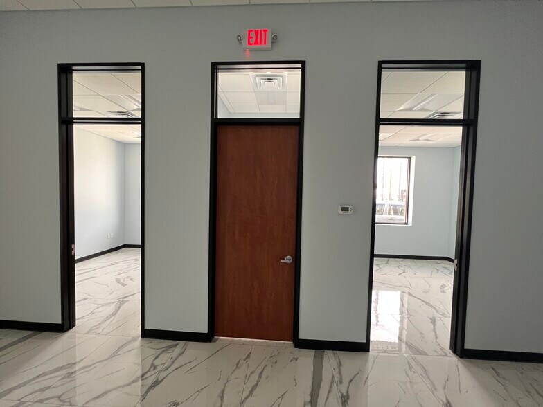 More Photos Of 18630 Intercontinental Crossing Dr, Houston Warehouse For Lease