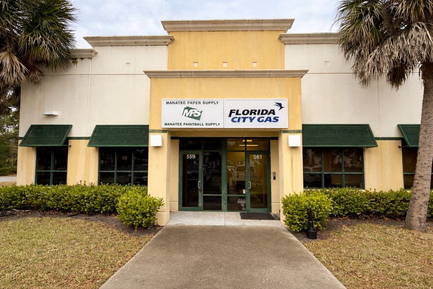 More Photos Of 559-569 NW Mercantile Pl, Port Saint Lucie Light Distribution For Lease
