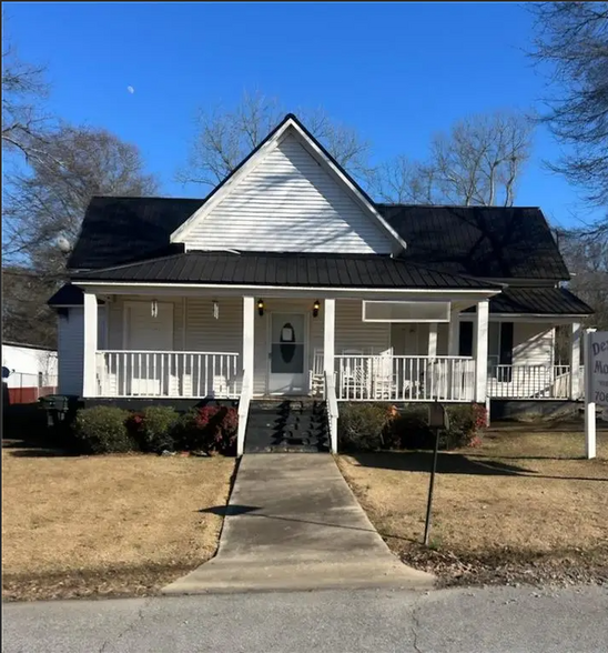 Primary Photo Of 360 Lee St, Royston Funeral Home For Sale