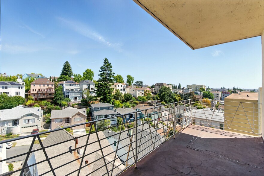 More Photos Of 498 Capital St, Oakland Apartments For Sale