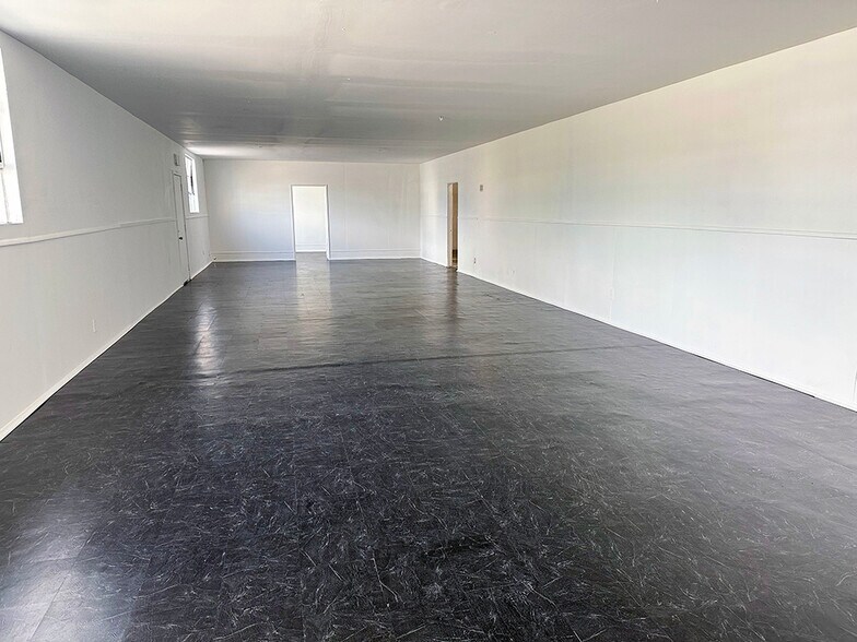 More Photos Of 5106-5118 E Washington Blvd, Commerce Warehouse For Lease