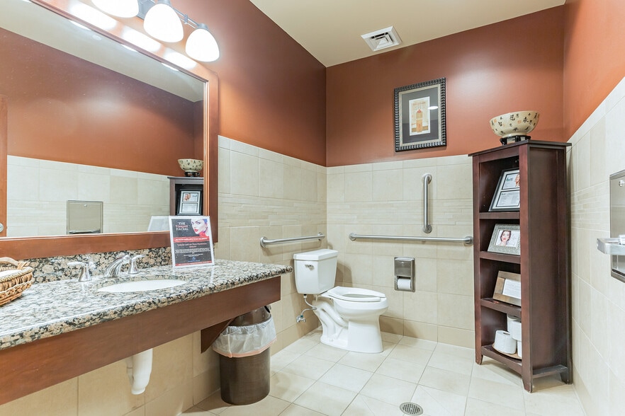 More Photos Of 9299 S Broadway, Highlands Ranch Medical For Sale