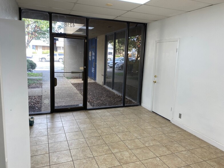 More Photos Of 4218-4220 Centergate St, San Antonio Research And Development For Lease