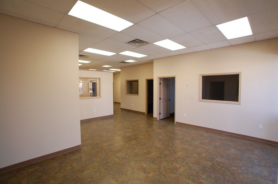 More Photos Of 6101 43rd St, Lubbock Storefront For Lease