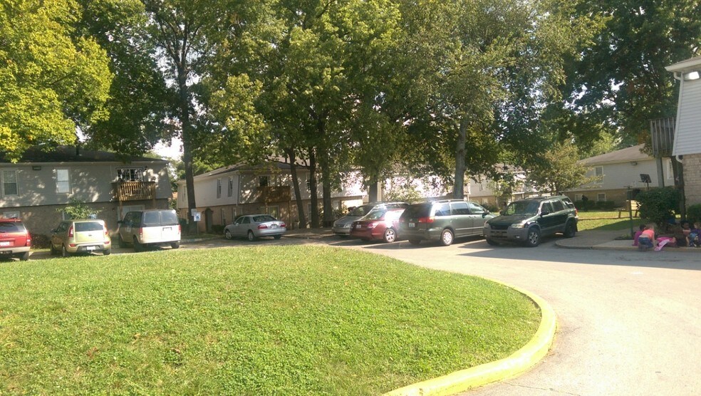 More Photos Of 2400 Woodhill Dr, Lexington Apartments For Sale