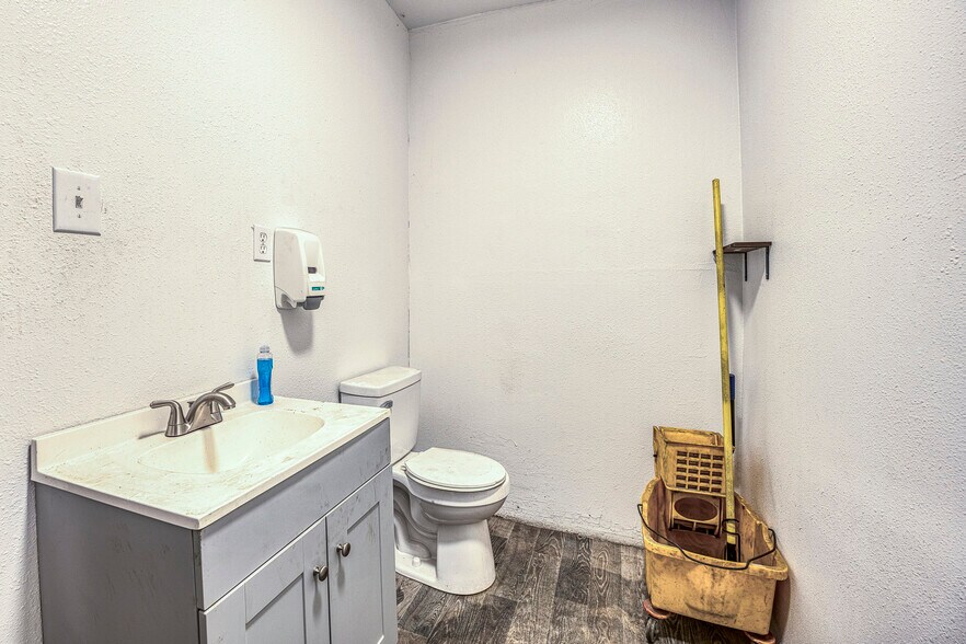 More Photos Of 452 SE Main St, Willamina Auto Repair For Sale