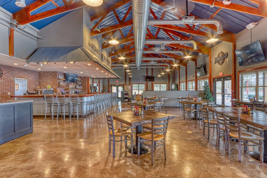 More Photos Of 9971 N Grand Pines Ln, Hayward Restaurant For Sale