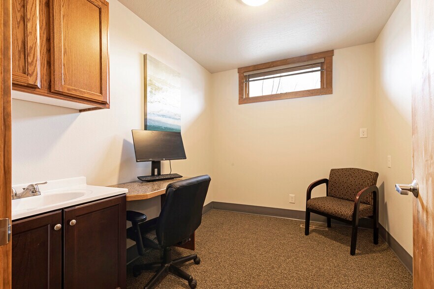 More Photos Of 401 W Main St, Stevensville Medical For Sale