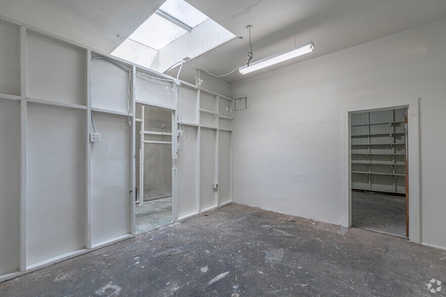 More Photos Of 410-420 NW 9th Ave, Portland Storefront For Sale