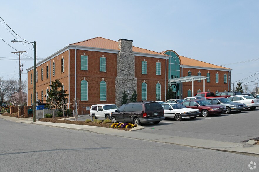 More Photos Of 2001 Charlotte Ave, Nashville Medical For Lease