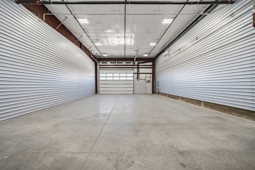 More Photos Of 2995 Kiowa Blvd N, Lake Havasu City Warehouse For Lease