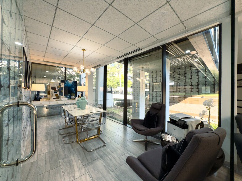 More Photos Of 17 S Briar Hollow Ln, Houston Office Residential For Lease