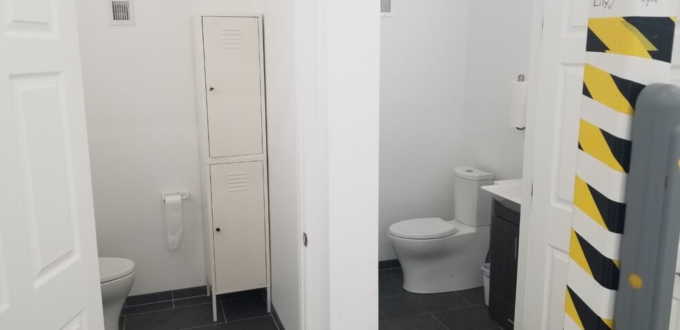 More Photos Of 174 Semoran Commerce Pl, Apopka Light Distribution For Lease