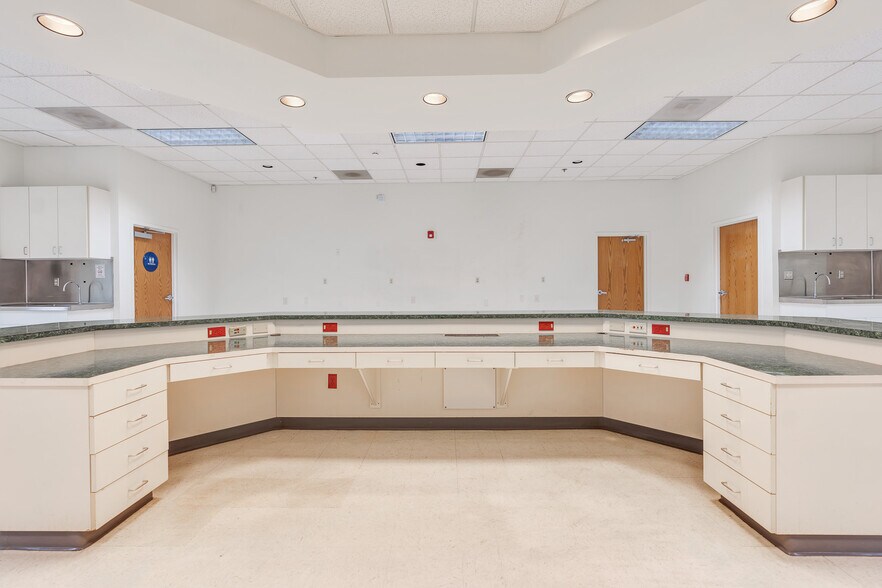 More Photos Of 222 I St, Los Banos Office For Lease