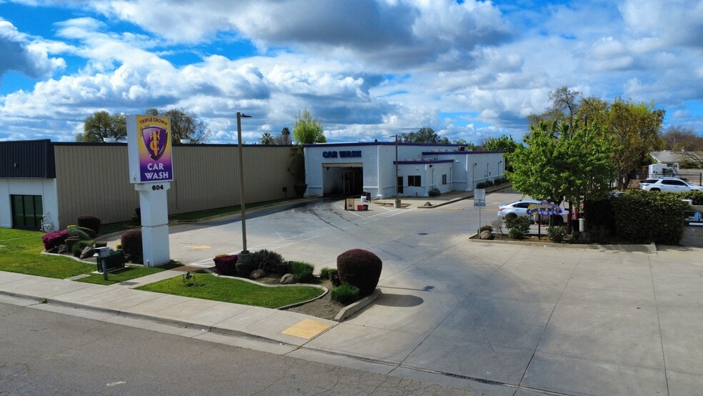 Primary Photo Of 604 Fairway Dr, Galt Carwash For Sale