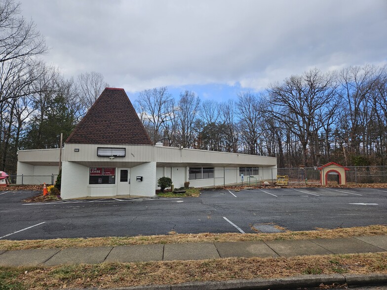 Primary Photo Of 14900 Cloverdale Rd, Dale City Daycare Center For Sale