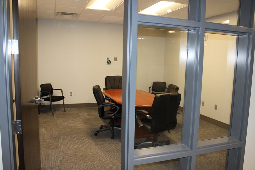 More Photos Of 1300 NW Jefferson Ct, Blue Springs Office For Sale